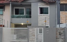 Duplex a 10min PP, com Ar, Internet, Estacionamento - Casa236
